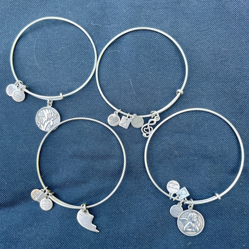 Alex & Ani. Set of 4. FREE shipping !!